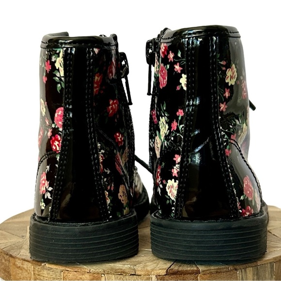 THE CHILDREN'S PLACE Black W/ Pink Roses Combat Boots  sz 7 Patent Zip & Lace Up - Picture 5 of 8